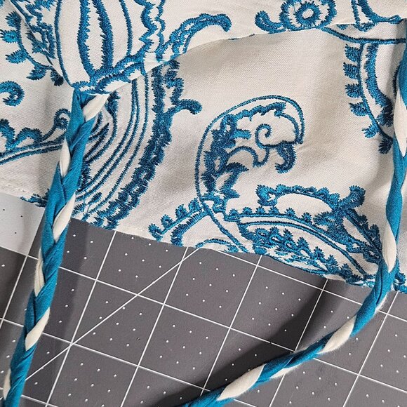 Alice + Olivia Blue White Paisley Mini Dress Size 6 | Ruffle Hem Summer Vacation - Picture 14 of 16